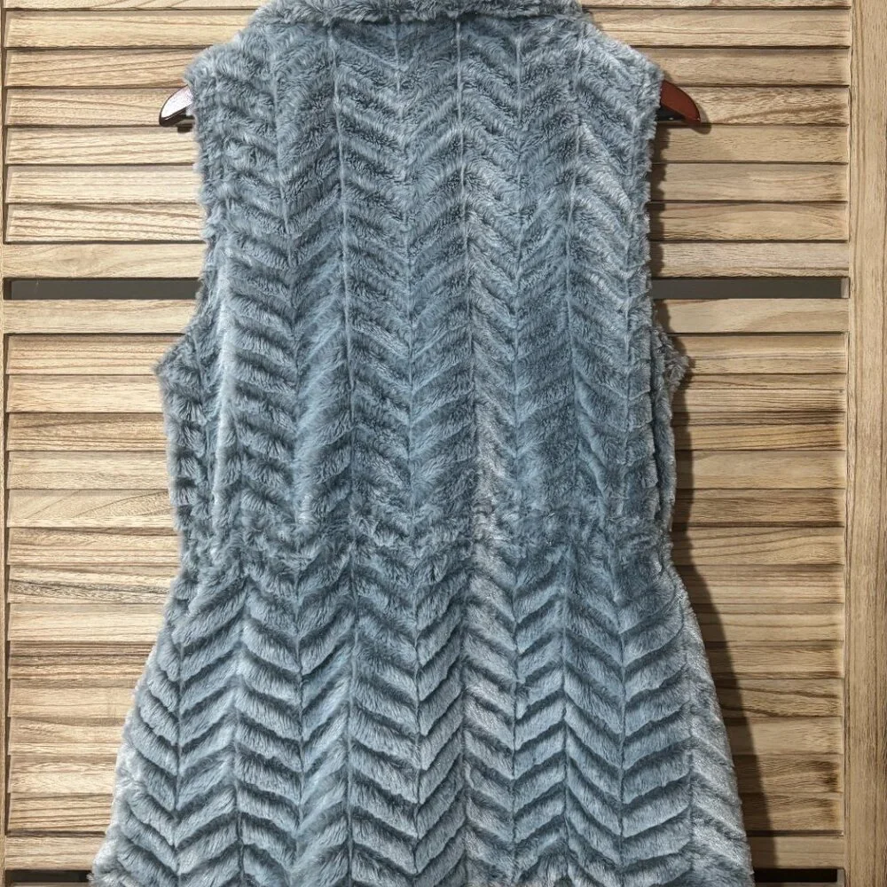 Sabrina Lauren Chevron Faux Fur Vest Silvery Blue Grey Alpine Chic Size L EUC
